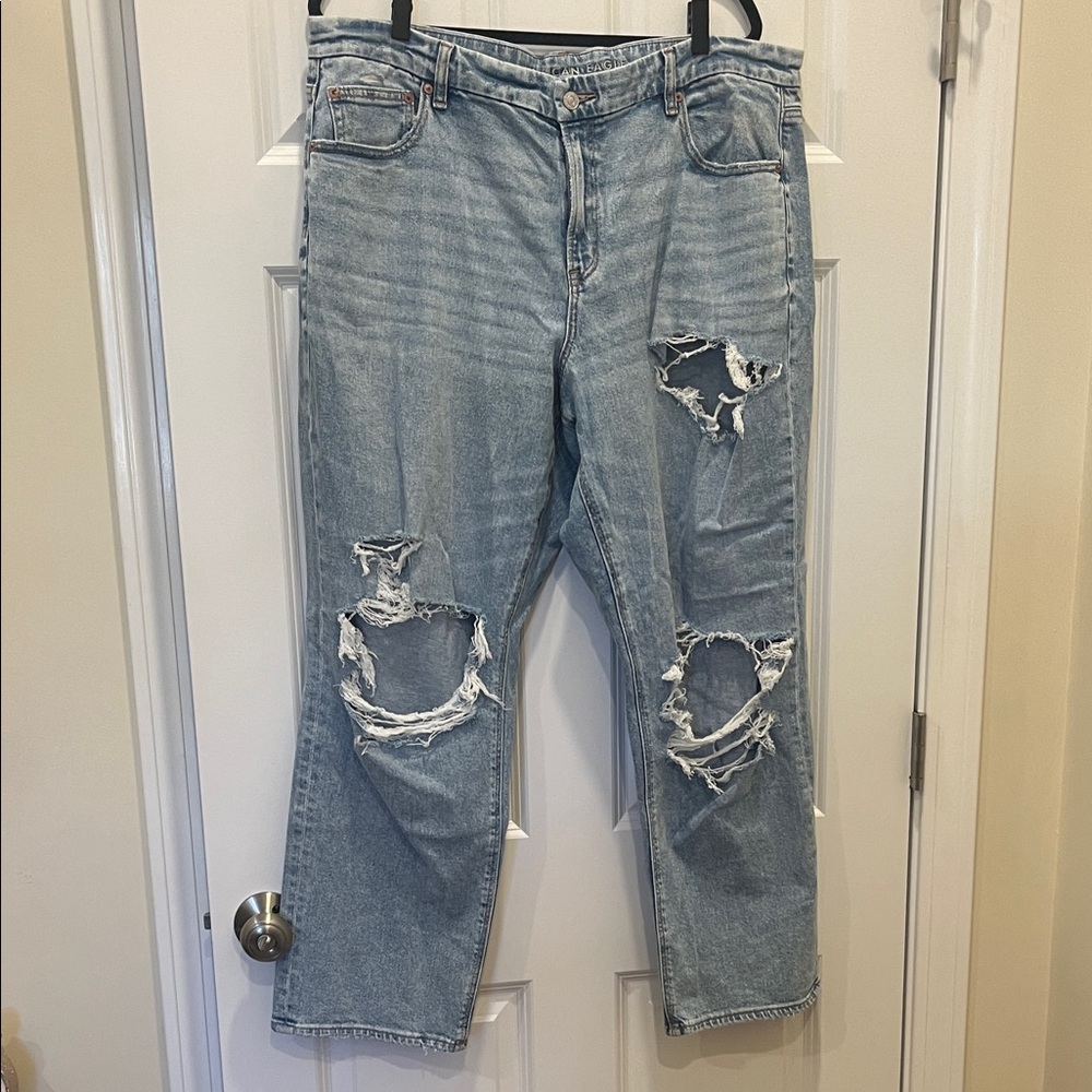 American Eagle Outfitters Light Blue Distressed curvy Straight Leg Jeans